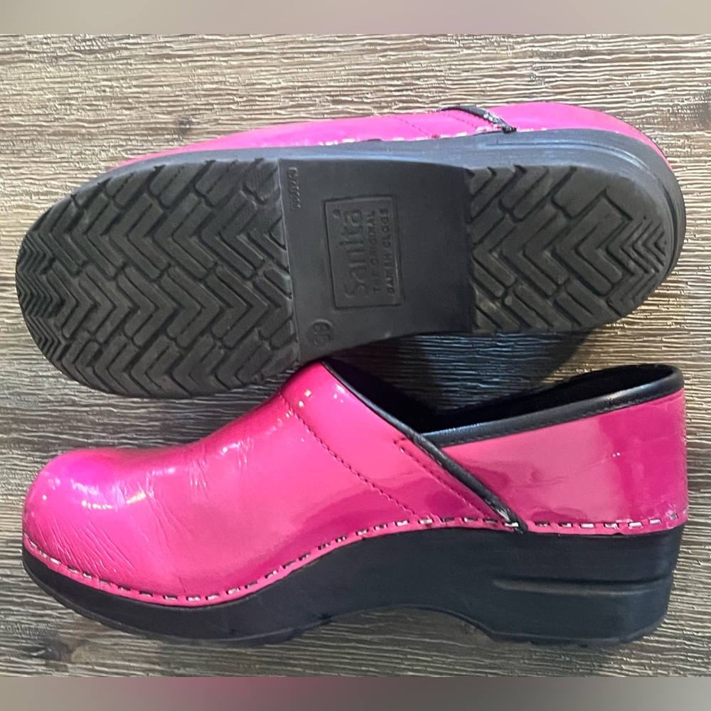 Sanita Clog, hot pink patent. Size 38.